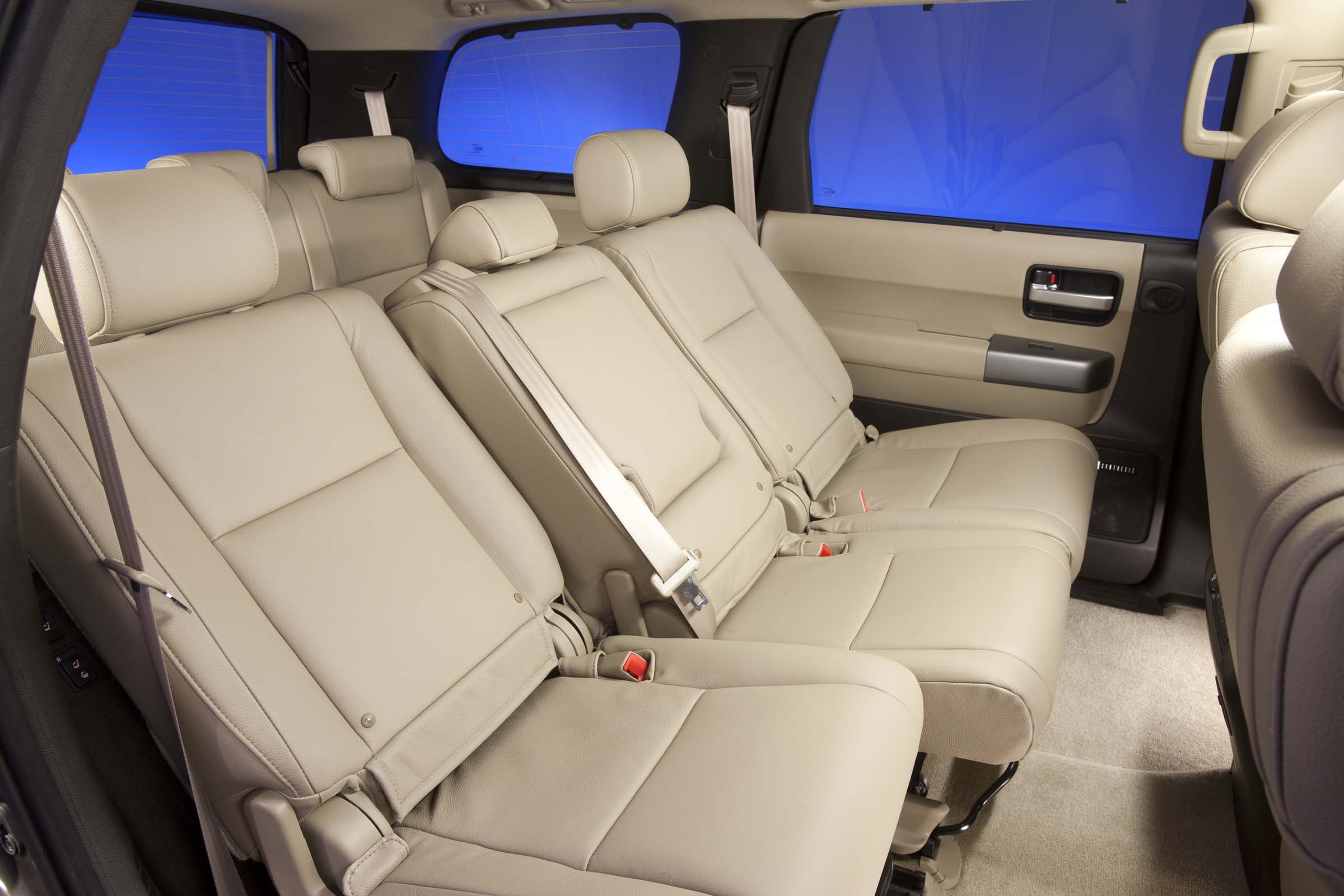 2015 Toyota Sequoia 2nd row recline