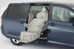 toyota-prices-redesigned-avalon-sienna-minivan-wauto-entrance-chair-wvideo-12.jpg