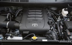 2014-Toyota-Tundra-Ltd-engine.jpg