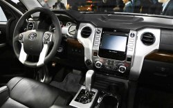 2014-Toyota-Tundra-cockpit-3.jpg