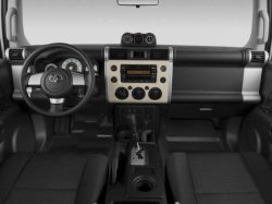 2013-toyota-fj-cruiser-dashboard-and-features-670x502.jpg