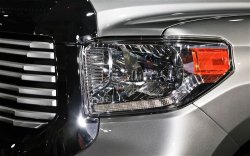 2014-Toyota-Tundra-headlight.jpg